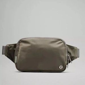 NWT Lulu Lemon Everywhere Belt Bag L army green olive gray